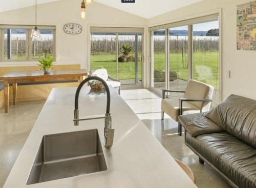 Riwaka House | Sun, Space, Cycle in Riwaka