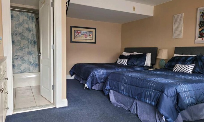North End Apartment | Sunbeach Condo 900 Wesley Avenue Unit 109