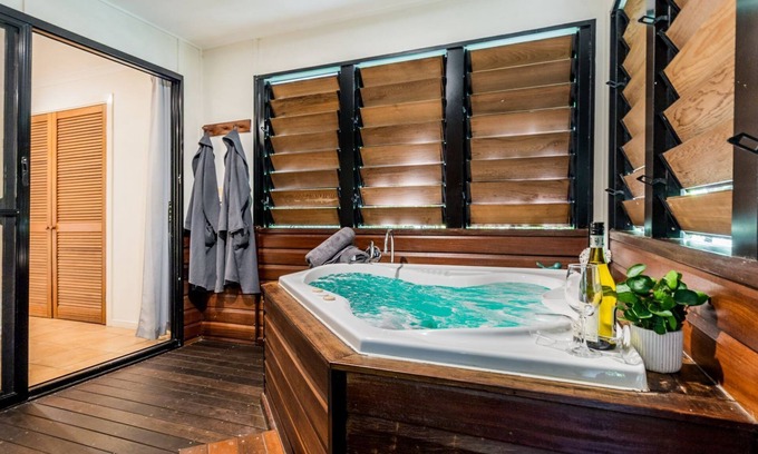 Agnes Water Villa | Sunbird Garden 3 - private villa with spa & small pet permitted inside