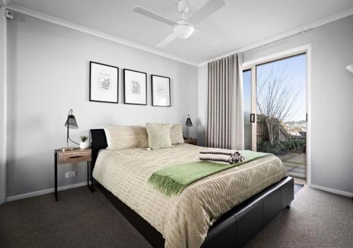 Sunbury House | Sunbury on the hill close to airport with wifi pet friendly