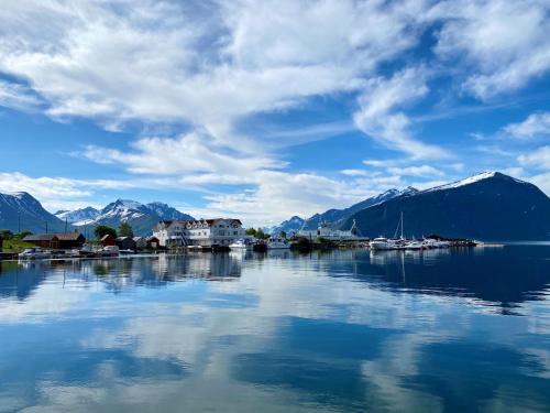 Solavagen Hotel | Sunde Fjord Hotel, free and easy parking