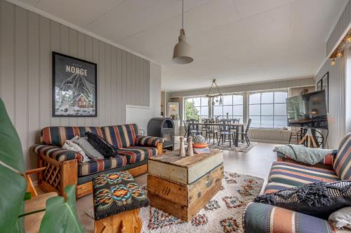 Sund i Lofoten House | Sundet Lofoten - fjell- og havutsikt