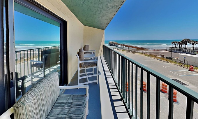 Daytona Beach Shores Condo | Sunglow Resort 305