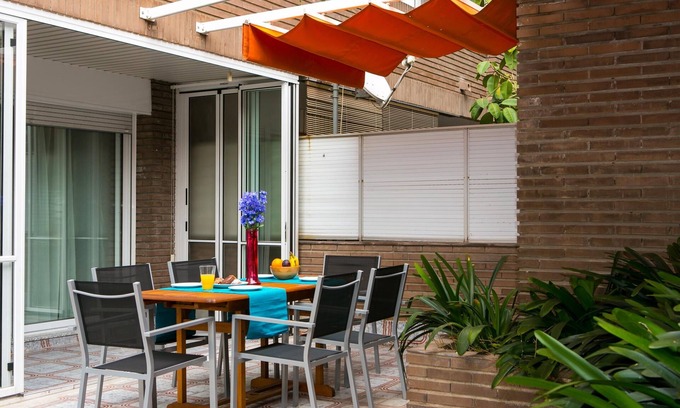 Dreta de l'Eixample Apartment | Sunlit 80m² Barcelona Oasis with Expansive 52m² Terrace