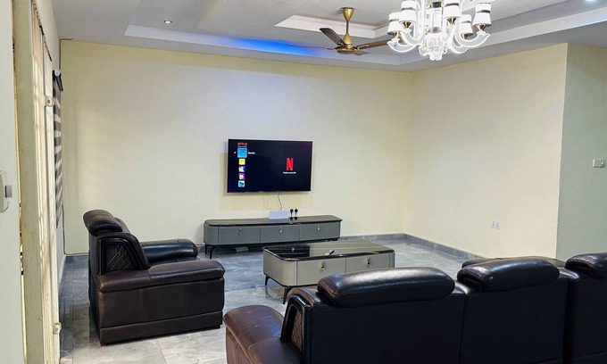 Kumasi Apartment | Sunlit Top Floor +Starlink Wi-Fi + Laundry Machine