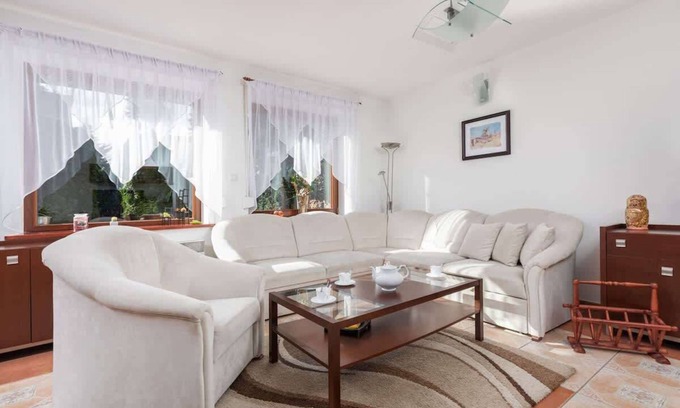 Lukecin House | Sunny 4 | Comfortable House | Parking
