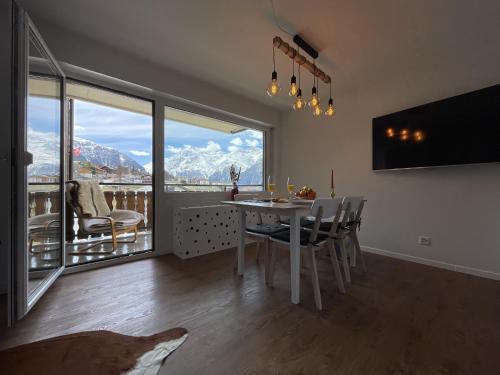 Graechen Apartment | Sunny Alps View: Central Bliss