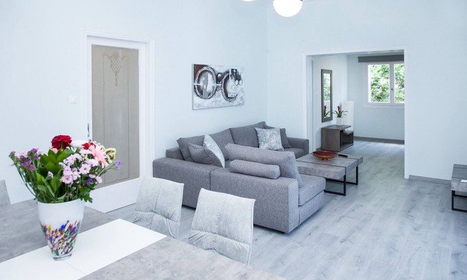 Glyfada Apartment | Sunny and minimal apt in Glyfada with 3 bdrm