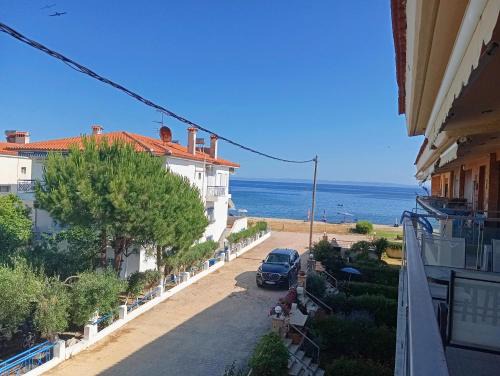 Gerakini House | Sunny Apartment 30m from the Beach