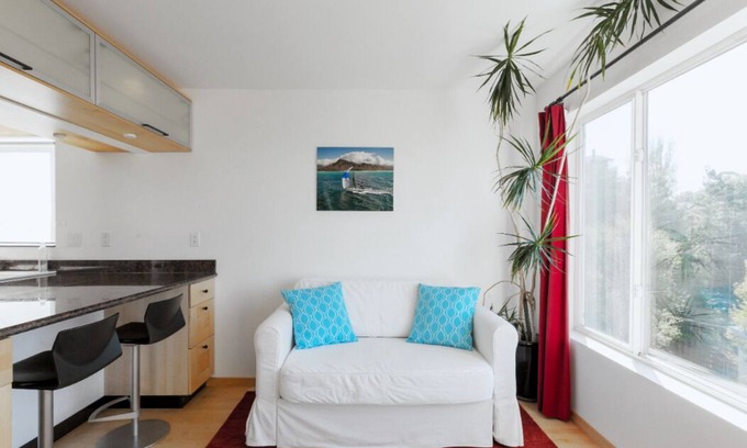 Point Richmond Apartment | Sunny apartment with private deck, Bay view