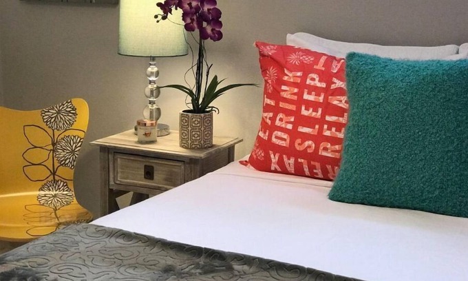 Levittown House | Sunny Apt. Close to the Beach w/Free Parking