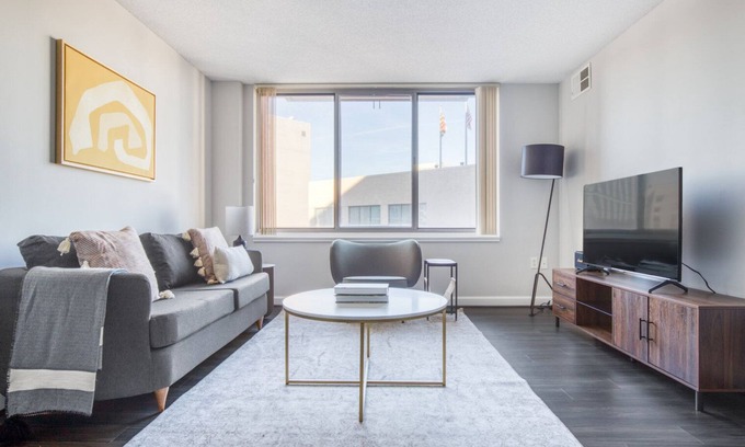 Woodmont Triangle Apartment | Sunny Bethesda 2BR w/Concierge & Gym, near Metro & shops, by Blueground