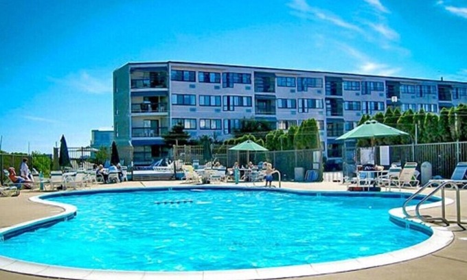 Southend Apartment | Sunny Brigantine Beach Club Studio with Pool & Fitness Center