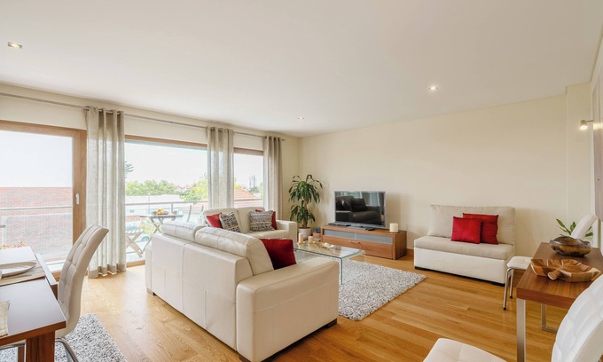 Cascais Apartment | Sunny Central Luxury, 2 bedroom/2WC, garage, don't need car, 8 min walk beach