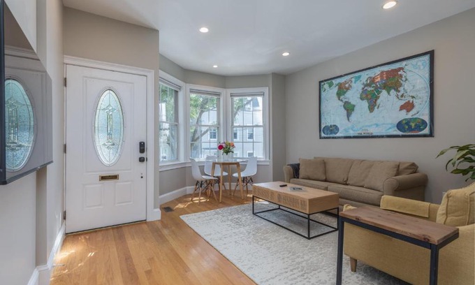 Columbus Park - Andrew Square Apartment | Sunny convenient home w/private patio! Easy walk to everything!