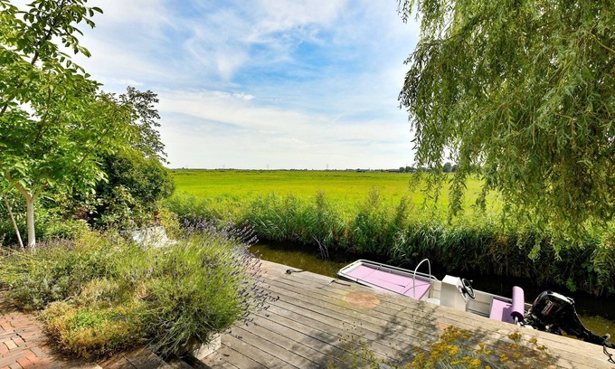 Watergang House | Sunny detached house 10 minutes from Amsterdam on beautiful nature reserve.