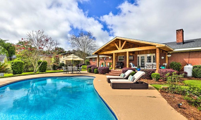 Marianna House | Sunny Florida Abode - Patio, Pool, and Fire Pit