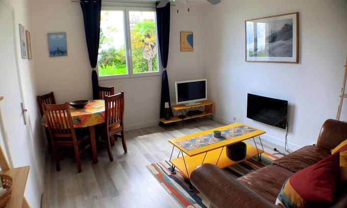 Chenac-Saint-Seurin-d'Uzet Apartment | Sunny apartment 12 mins to beach
