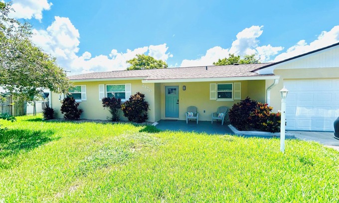 South Daytona House | Sunny Getaway in South Daytona- minutes to beaches, speedway and attractions