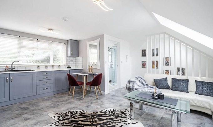 Hendon Apartment | Sunny Hill Park Apartment