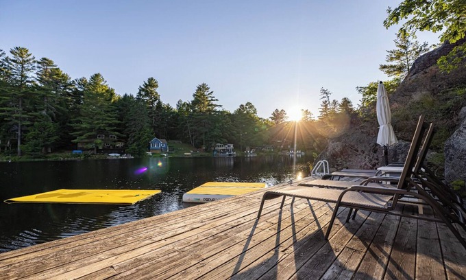 Gravenhurst Cottage | Sunny Lake for Sunset Lovers in South Muskoka!
