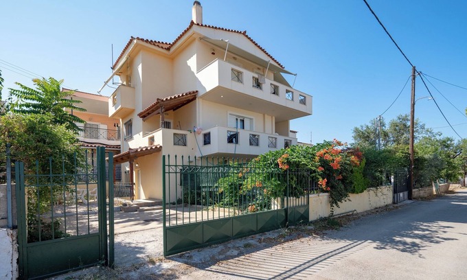 Spata-Artemida House | Sunny Retreat in Artemida by ΜΡS