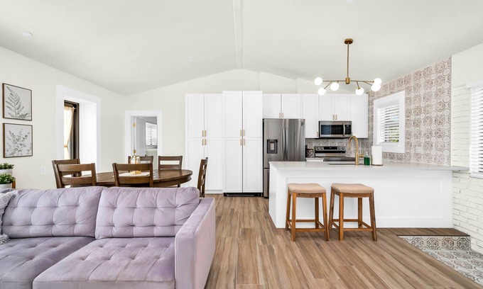 Victoria Park House | Sunny Retreat - Mins 2 Beach & DT - Fenced Yard