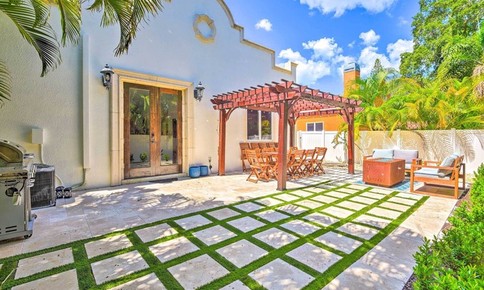 Alta Vista House | Sunny Sarasota Abode w/Yard ~ 1 Mi to Dtwn!