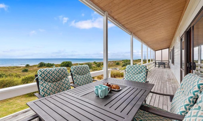 Papamoa Beach House | Sunny Seas Papamoa Beachfront Retreat