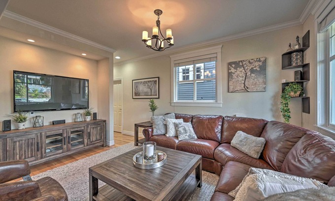 Seattle House | Sunny Seattle Home w/Deck ~ 6 Mi to Downtown