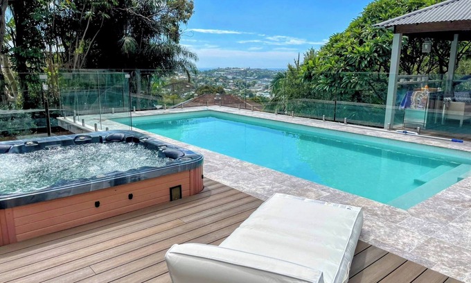 Allambie Heights Apartment | Sunny Spacious Suite + Outdoor Spa - close to Manly
