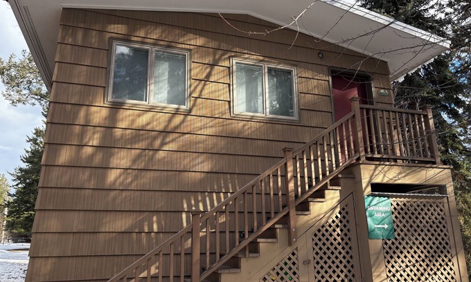 Bigfork Apartment | Sunny studio in Bigfork Village