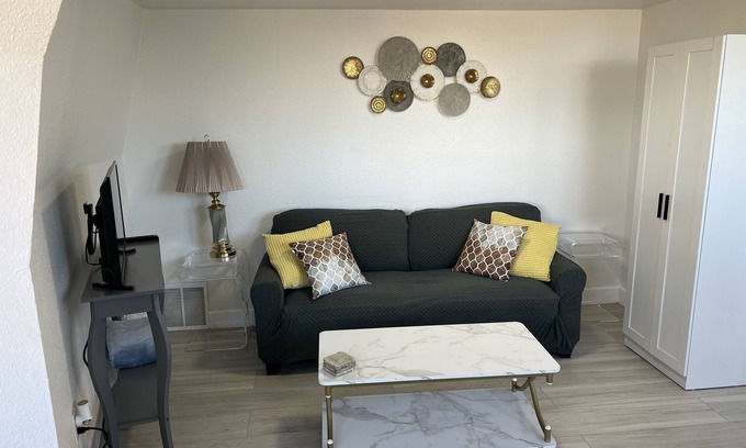Townsite Apartment | Sunny Studio near Water Street - Unit An