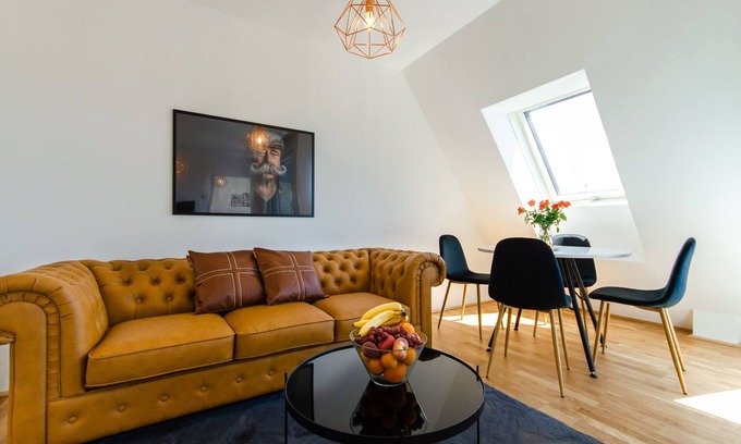 Leopoldstadt Apartment | Sunny & Stylish | 5★ Location, ♛ King Bed, Balcony