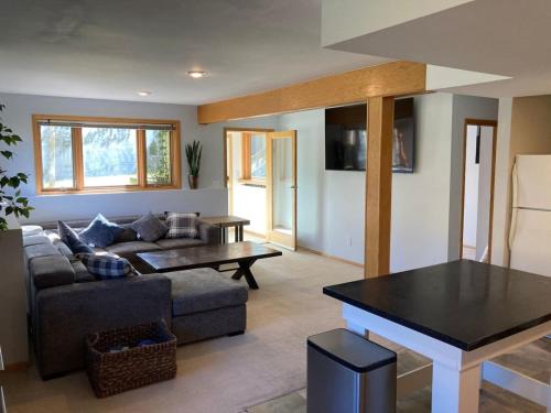 Vail House | Sunny Vail Mountainside Getaway Amazing Location