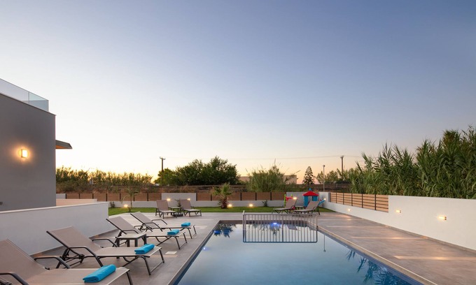 Pigianos Kampos Villa | Sunnyside Villa II, Beach Within Walking Distance