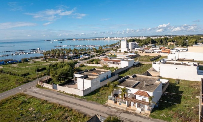 La Strea House | Sunrise Apartment in Villa With Private Parking and Air Conditioning