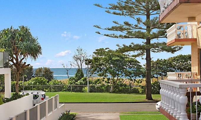 Bilinga Apartment | Sunrise Court 3 - Bilinga/North Kirra Beachfront