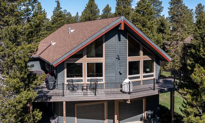 Sunset Ridge House | Sunrise, gorgeous large home with Hot Tub and Pool Table near Devils Thumb Ranch, 4/3 - Sleeps 10