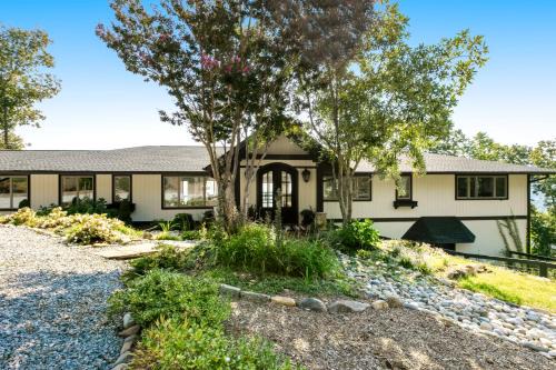 Saluda House | Sunrise Mountain Retreat