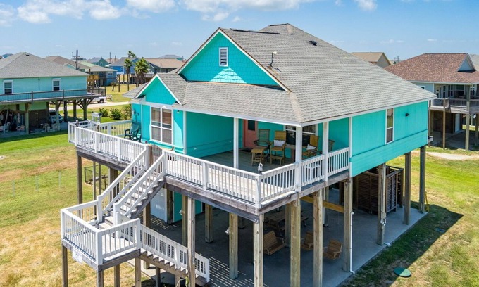 Crystal Beach House | SUNRISE PARADISE - great view and close to the beach!