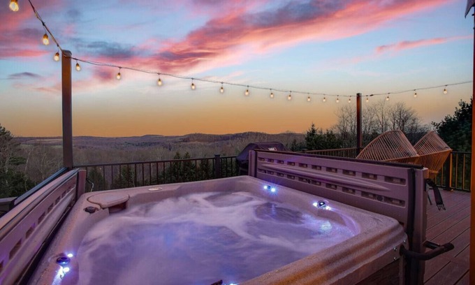 Knox Dale RV Rental | Sunrise Sanctuary |Modern Yurt w/Hot Tub, Stargazing Loft & Mountain Views