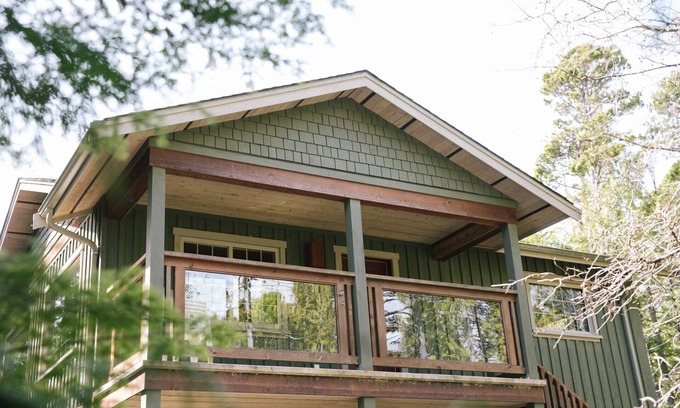 Tofino Apartment | Sunrise Suite - A cozy forest sanctuary. 3min walking distance to the beach!