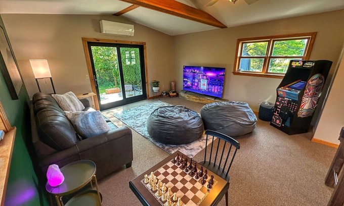 Manchester Center House | Sunrise Surprise spacious, great for entertaining