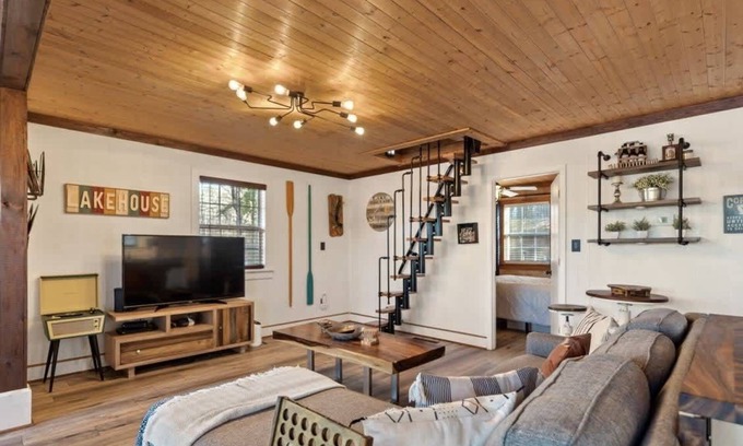 Eatonton House | Sunset Escape-Sleeps 6 Dock, Kayak, Fire pit+More!