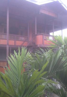 Bunaken House | Sunset Guest House & Bar