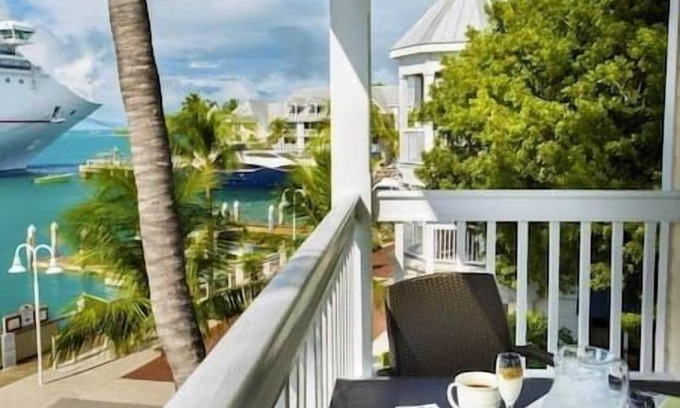 Truman Annex Resort | Sunset Harbor Resort & Spa, Hot Tub, Pool