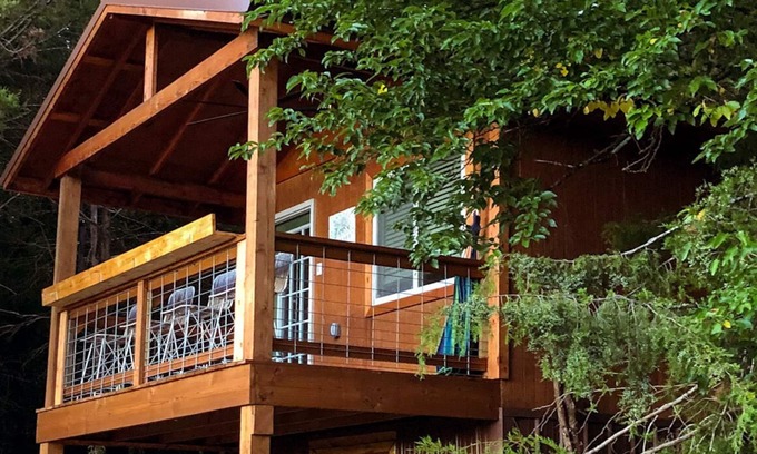 Fayetteville Cabin | Sunset Hillside Cabin staycation on Horse Farm - Pet Friendly D