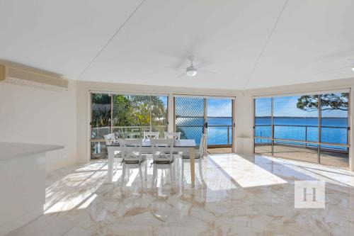 Toukley House | Sunset Lakehouse