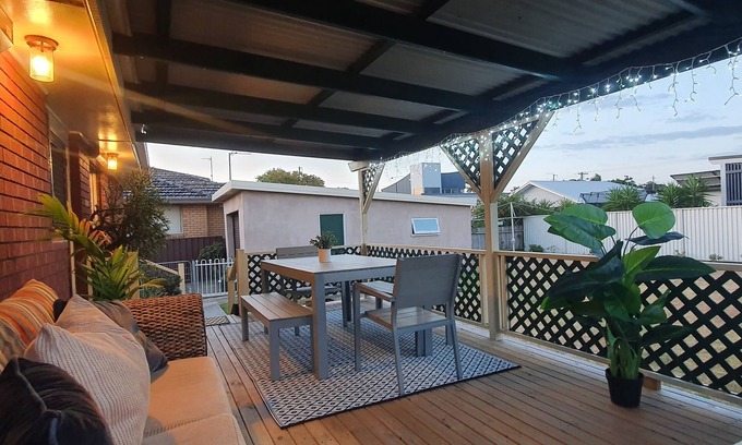 Windang House | Sunset Lakeview.